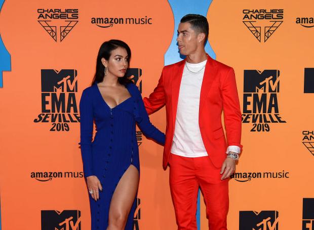 Яркая пара: Криштиану Роналду и Джорджина Родригес на MTV Europe Music Awards 2019