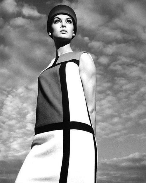 Джин Шримптон в шерстяном мини-платье Mondrian, которое было представлено на показе Yves Saint Laurent в 1965 году, Фото: @mkk68 фото № 5