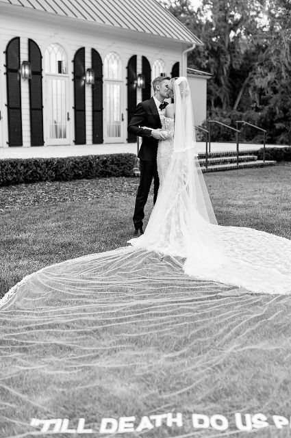 Отлично смотрятся вместе: Джастин и Хейли Бибер поделились новыми фото со свадьбы фото № 2