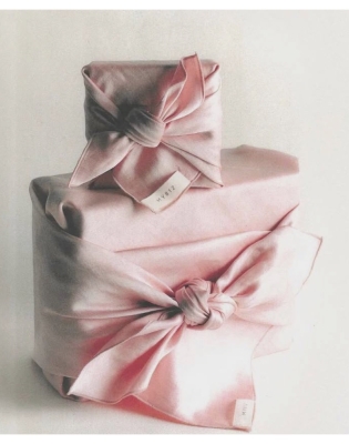 Ценителям красоты и не только: идеи подарков на 8 Марта 