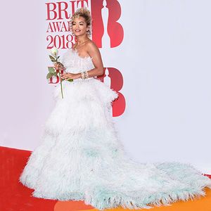Бал белой розы. Рита Ора, Рози Хантингтон-Уайтли и другие на Brit Awards 2018