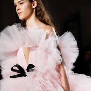 10 фантастических платьев из коллекции Giambattista Valli Haute Couture весна-лето 2018