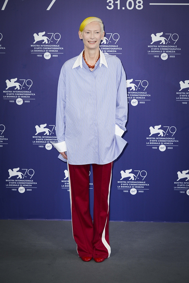 Тильда Суинтон на 79-м Венецианском кинофестивале, сентябрь 2022 года фото № 2