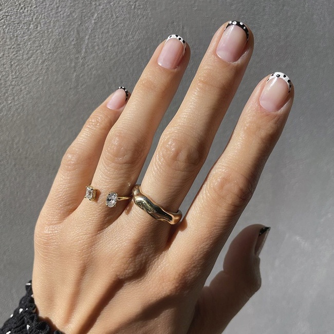 Френч на короткие ногти (фото: @betina_goldstein) фото № 4