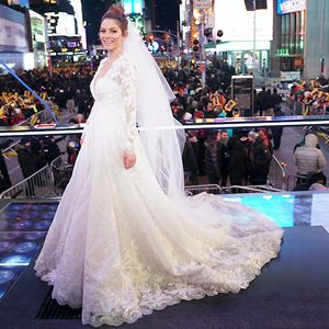 Телеведущая Мария Менунос устроила новогоднюю свадьбу на Таймс-сквер