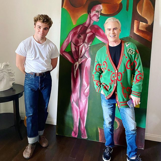 Рокко Ричи и покупатель его картины — Джеррод Бландино, сооснователь бьюти-бренда Too Faced. Фото: @jerrodblandino фото № 3