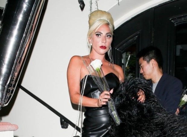 Слухи: поклонники считают, что Леди Гага беременна от Брэдли Купера