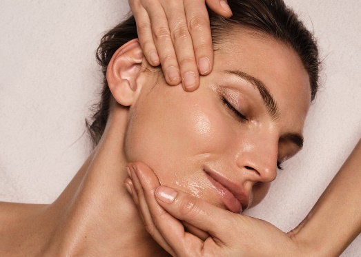 Бьюти-дайджест: процедуры в Clarins Skin Spa, аромат Zielinski & Rozen и экспресс-уходы для волос в SLOWMO фото № 4