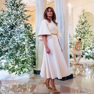 «Снегурочка» Мелания Трамп среди рождественского декора в Белом доме