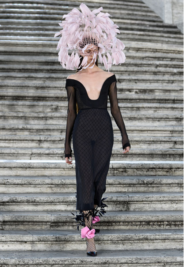Valentino Couture осень-зима 2022/23 фото № 30