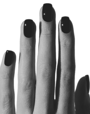 Маникюр. Черные матовые ногти — тренд весны-2026