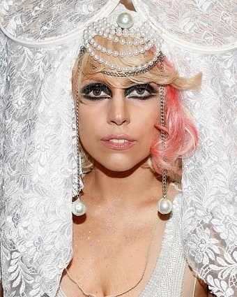 Из простушки в королеву: как Леди Гага изменилась за 12 лет (мнение хирурга) фото № 7