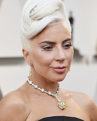 Из простушки в королеву: как Леди Гага изменилась за 12 лет (мнение хирурга) фото № 4