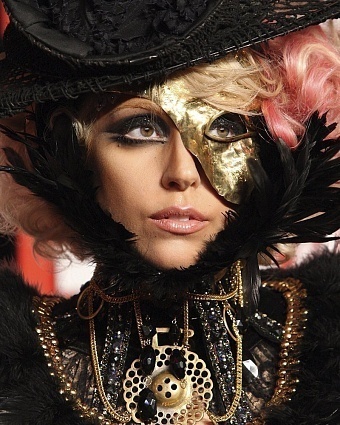 Из простушки в королеву: как Леди Гага изменилась за 12 лет (мнение хирурга) фото № 11