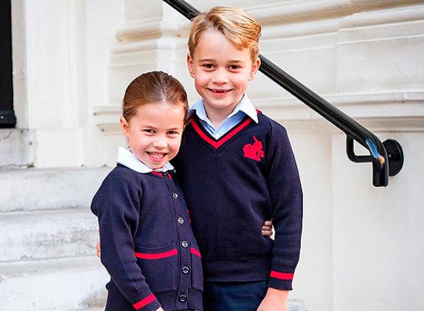 Кенсингтонский дворец представил официальное фото первого учебного дня принца Джорджа и принцессы Шарлотты