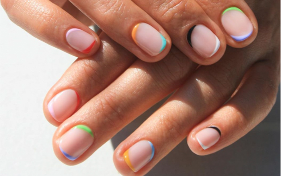 Разноцветные кончики ногтей — альтернатива френчу