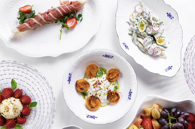 Гастро-неделя: GUESS JEANS x ДВОР, время персиков в Le Pigeon и обновленное барное меню Osteria Osso фото № 8