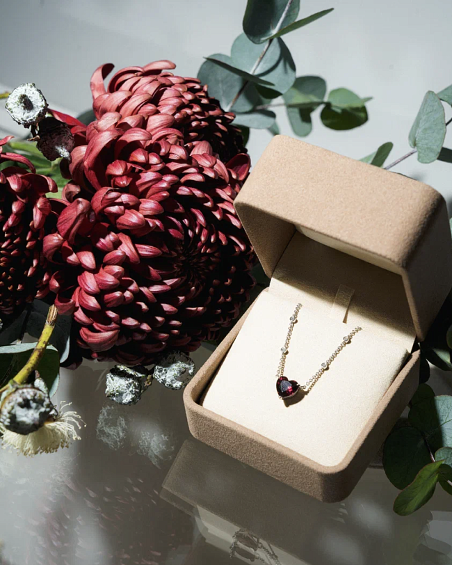 Fashion-дайджест: премиальная линия muus, новогодний дроп Qari Qris и другие новости фото № 3