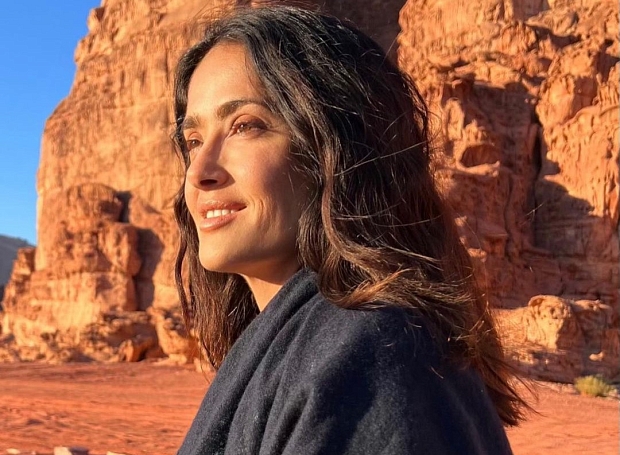 Сальма Хайек посетила с мужем Иорданию и поделилась невероятно естественными кадрами