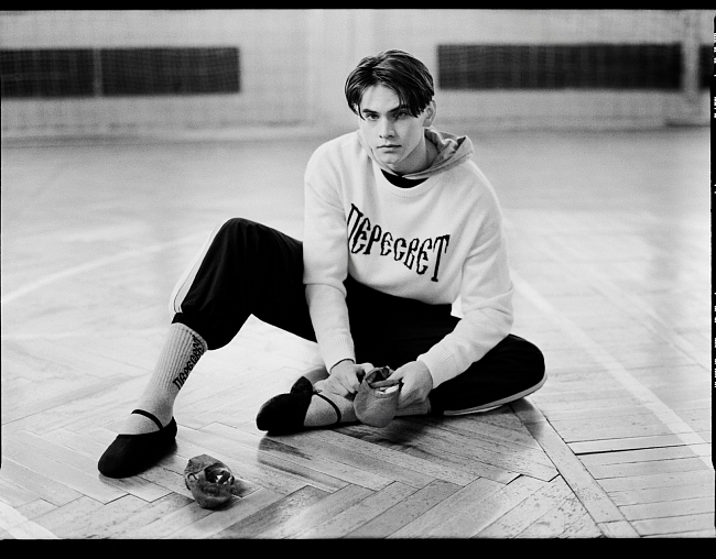 Модный дайджест: свадебная коллекция Valentin Yudashkin, премиальная капсула 2MOOD и другие новости фото № 10