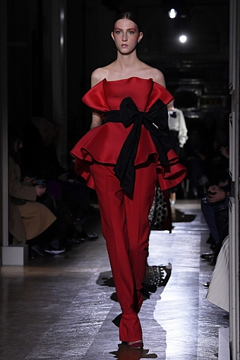 Платья мечты: как прошел показ Valentino Haute Couture весна-лето 2020 фото № 33