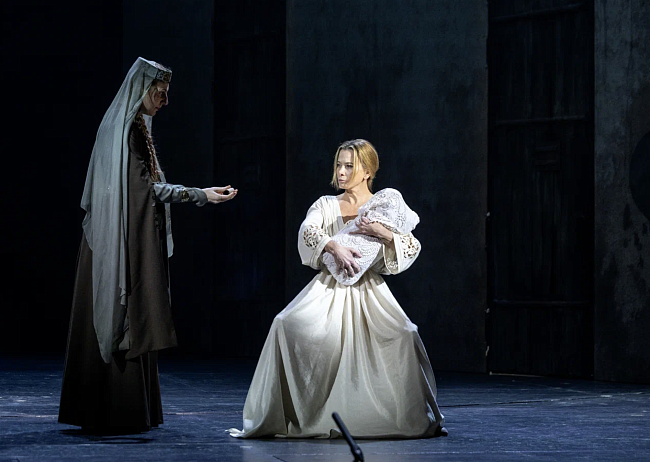 Александра Ревенко, Ирина Голомаздина, Екатерина Мухина и другие на премьере спектакля Андрея Кончаловского «Макбет» фото № 1