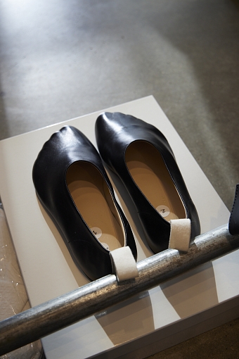 Обувь на показе Proenza Schouler осень-зима 2022/23 фото № 15