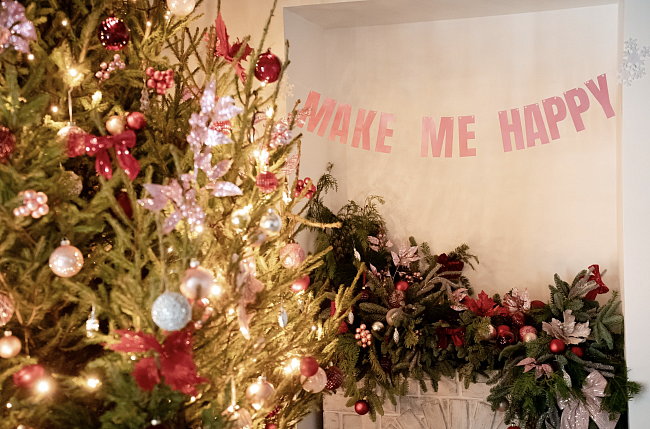 Fashion-дайджест: коллекция Kalmanovich Holiday, новогодний дроп Qari Qris и другие новости фото № 24