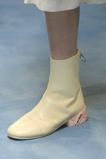 Обувь из линии Runner в коллекции Raf Simons осень-зима 2021/22 фото № 15