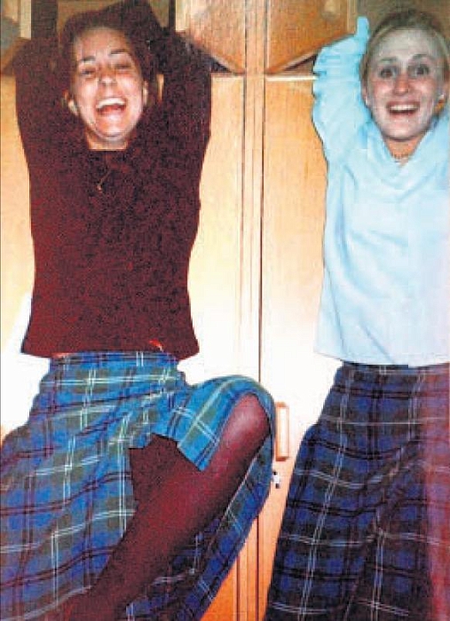 В 1996 году в 14 лет Кейт стала ученицей в колледже Мальборо в Уилтшире, и на фото она гордо демонстрирует клетчатую юбку, которую носила до шестого класса. фото № 16