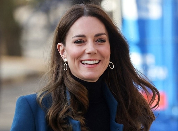 Королевский синий и серьги за 7 фунтов: новый официальный выход Кейт Миддлтон и принца Уильяма