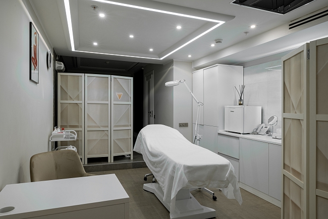 Бьюти-дайджест: открытие корнера Valmont в ЦУМе, новогодние ароматы свечей Zielinski & Rozen и новый аппарат в Swiss Beauty Clinic фото № 4