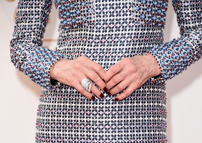 Ювелирный образ дня: Шарлотта Рэмплинг на премии «Оскар» фото № 6