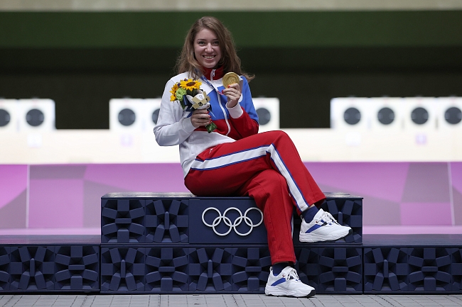 Виталина Бацарашкина выиграла второе золото Олимпиады-2020 (2021) в Токио фото № 1