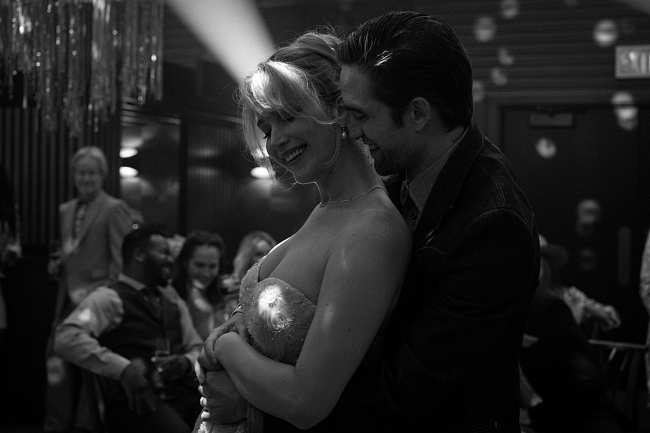 Дженнифер Лоуренс и Роберт Паттинсон — о фильме «Умри, моя любовь», химии в кадре и родительстве фото № 8