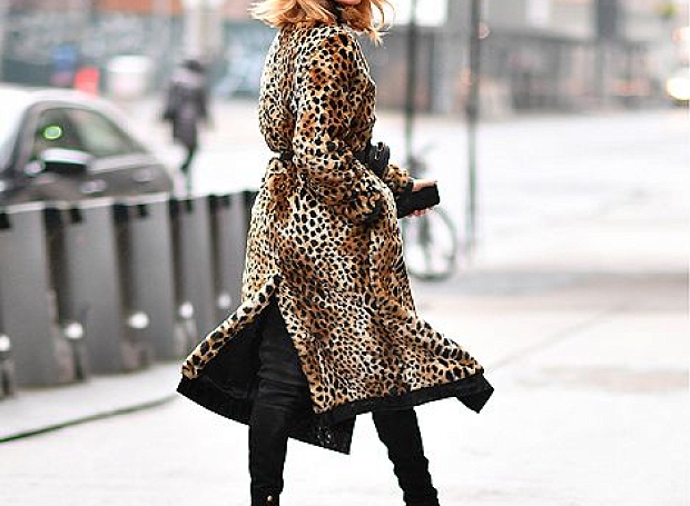 Королева street style: Рози Хантингтон-Уайтли модничает на улицах Нью-Йорка