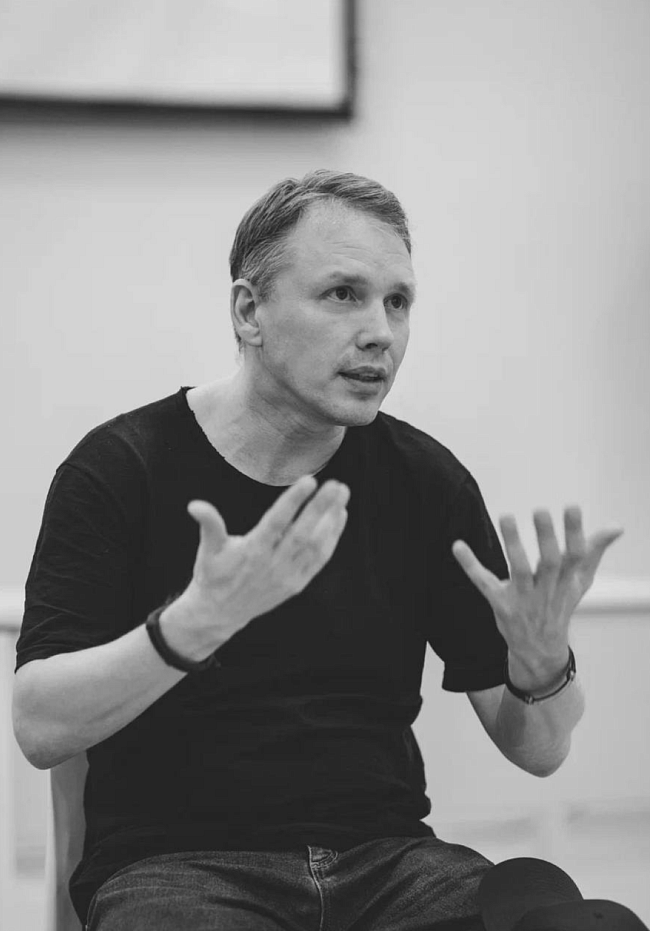 Роман Артемьев: «Когда видишь, как актеры становятся твоими единомышленниками — это лучшая награда для режиссера» фото № 3