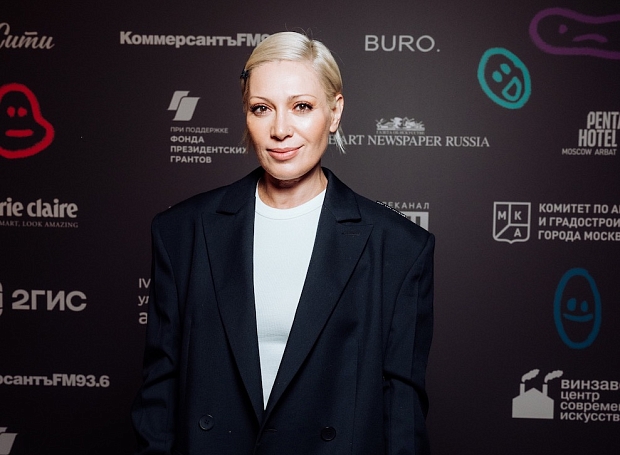 Аврора в модном оверсайз костюме и другие гости IV биеннале уличного искусства Артмоссферы