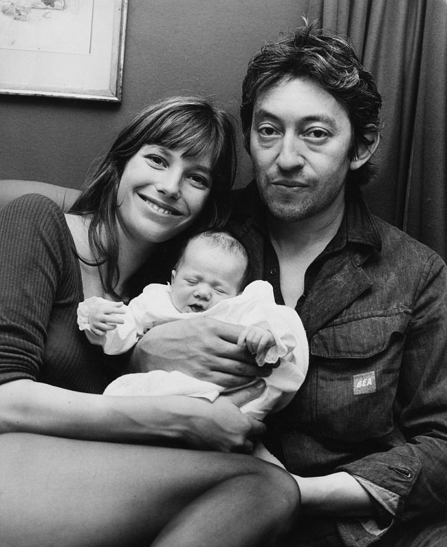 Джейн Биркин и Серж Генсбур с дочерью Шарлоттой, 1971 фото № 1
