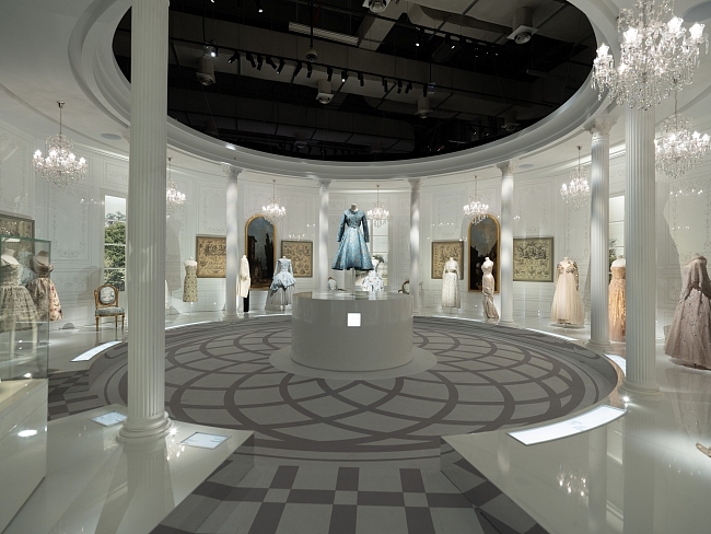 Выставка Christian Dior Designer of Dreams в Дохе фото № 2