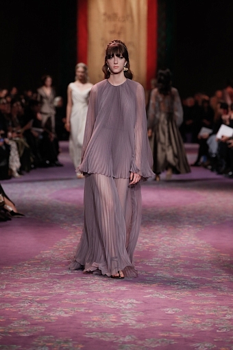 «Что если бы женщины правили миром»: коллекция Christian Dior Haute Couture весна-лето 2020 фото № 22