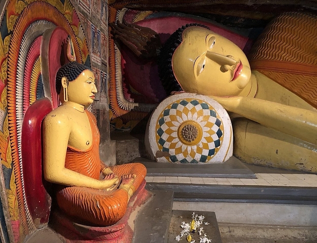 Статуи Будды в одном из древних храмов фото № 5