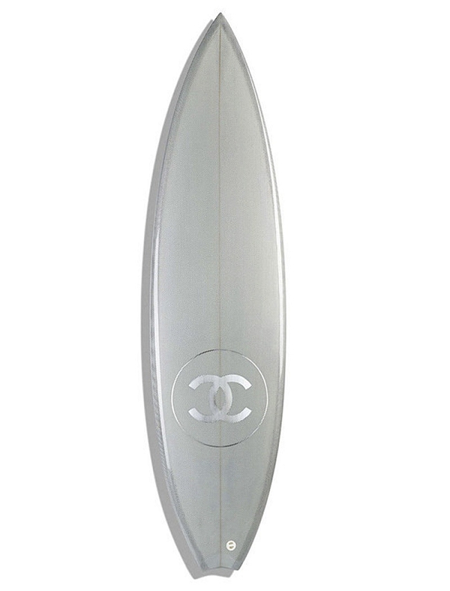 Теперь в бутиках Chanel можно купить скейтборд и доску для серфинга фото № 1