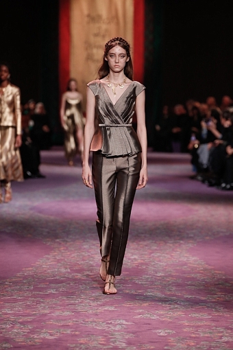 «Что если бы женщины правили миром»: коллекция Christian Dior Haute Couture весна-лето 2020 фото № 2