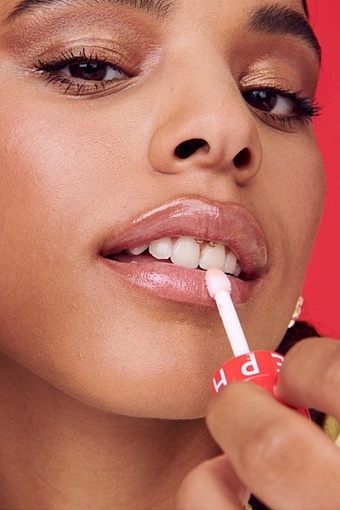 Пример макияжа при помощи блеска для губ с эффектом увеличения Sephora Collection Outrageous Intense фото № 7