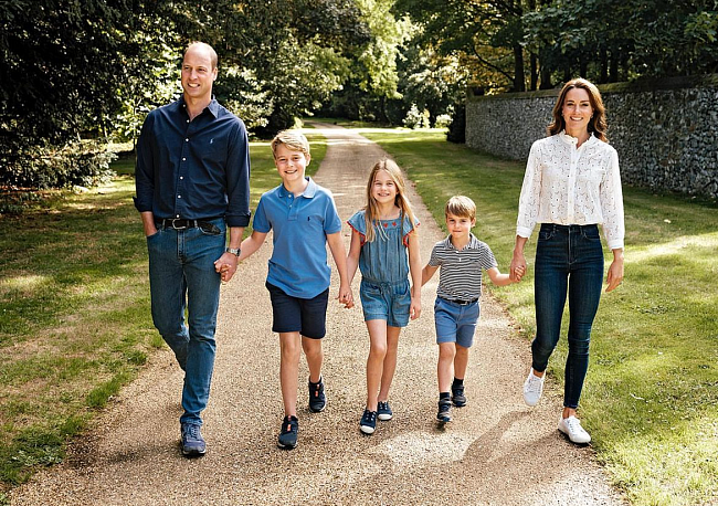 Принц и принцесса Уэльские с детьми фото № 5