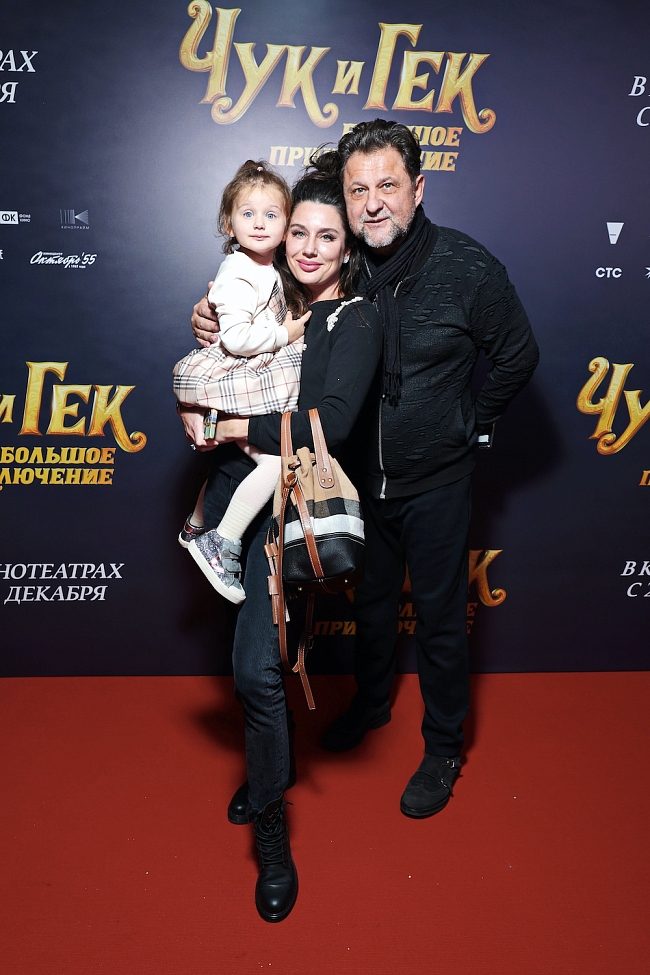 Александр Самойленко с женой и дочкой фото № 9