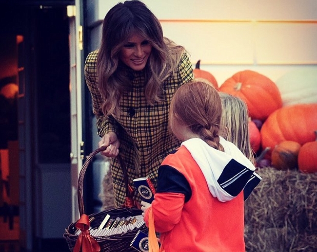 Дональд и Мелания Трамп отметили Хэллоуин в Белом доме фото фото № 4