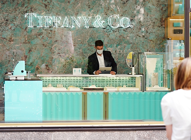 Почему Tiffany & Co. и LVMH подали друг на друга в суд