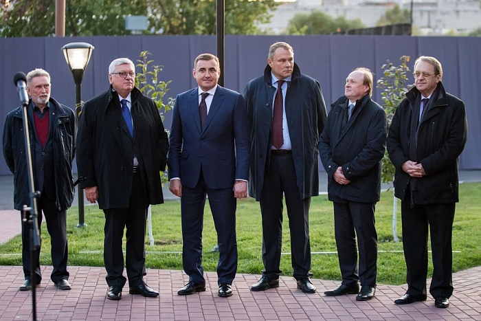 Слева направо: Николай Иванов, Анатолий Торкунов, Алексей Дюмин, Петр Толстой, Владимир Толстой фото № 2